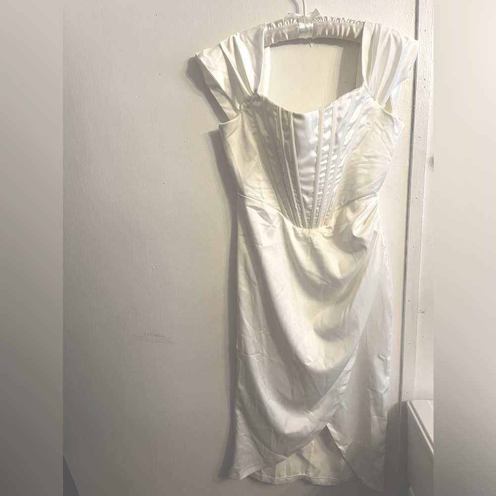 White Corset Dress Size XL runs very small, closer to a M/L. Never Worn,No brand